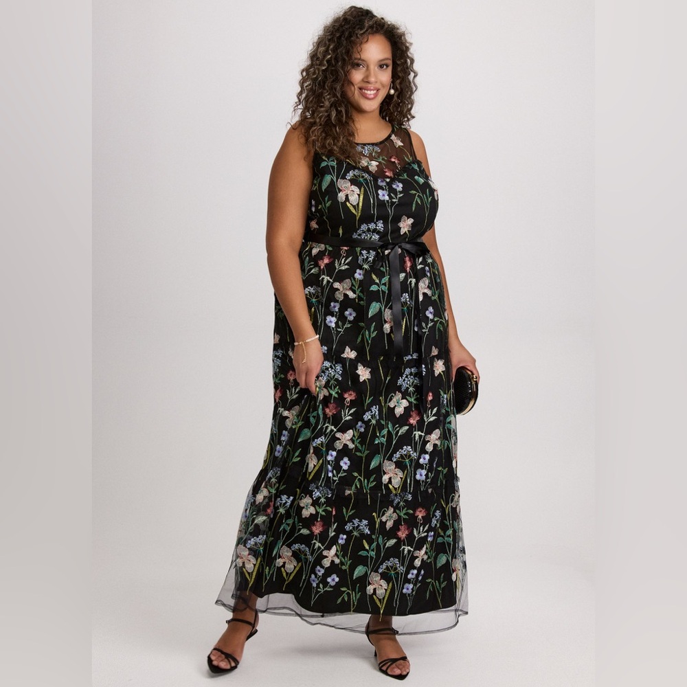 LAURA Floral Embroidered Dress